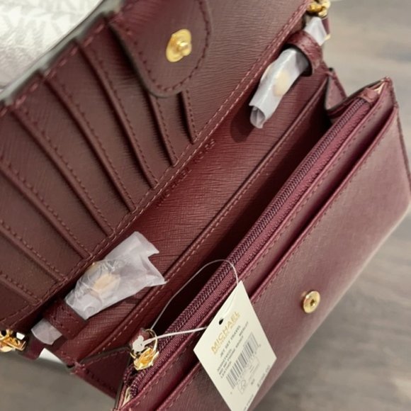 MICHAEL KORS Jet Set Travel Medium Phone Xbody - Picture 8 of 11